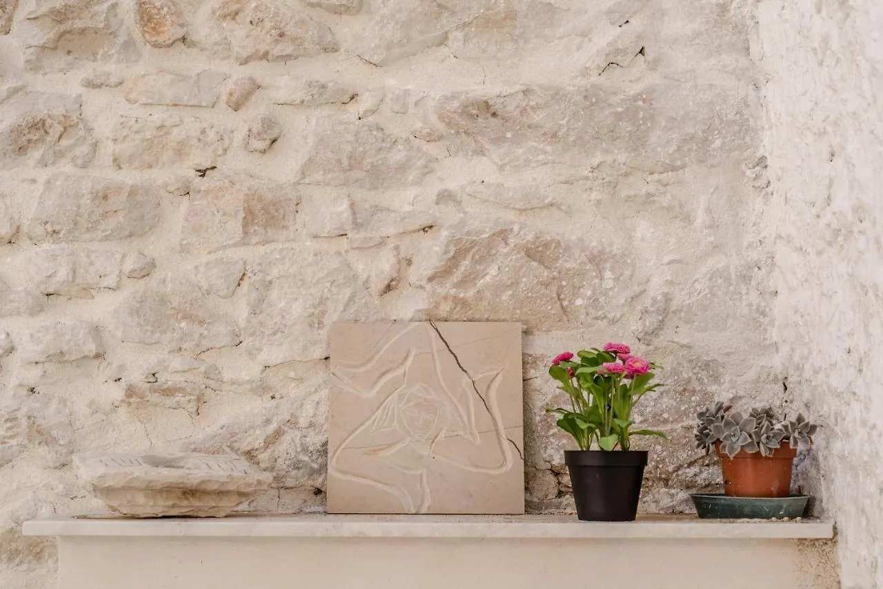 Carlentini House B&B Комизо Италия