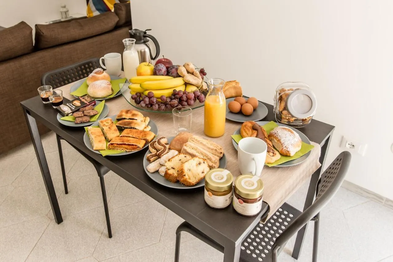 Carlentini House B&B Комизо Италия