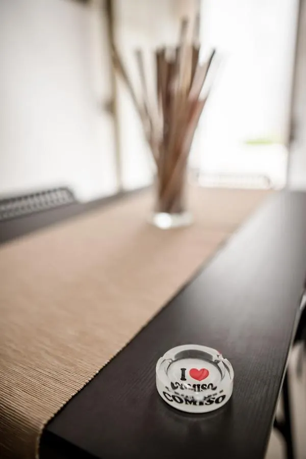 Carlentini House B&B Комизо
