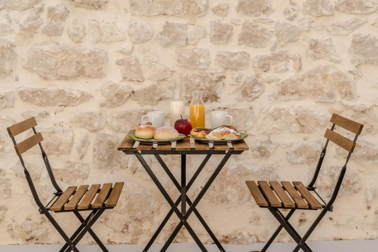 Carlentini House B&B Комизо Италия